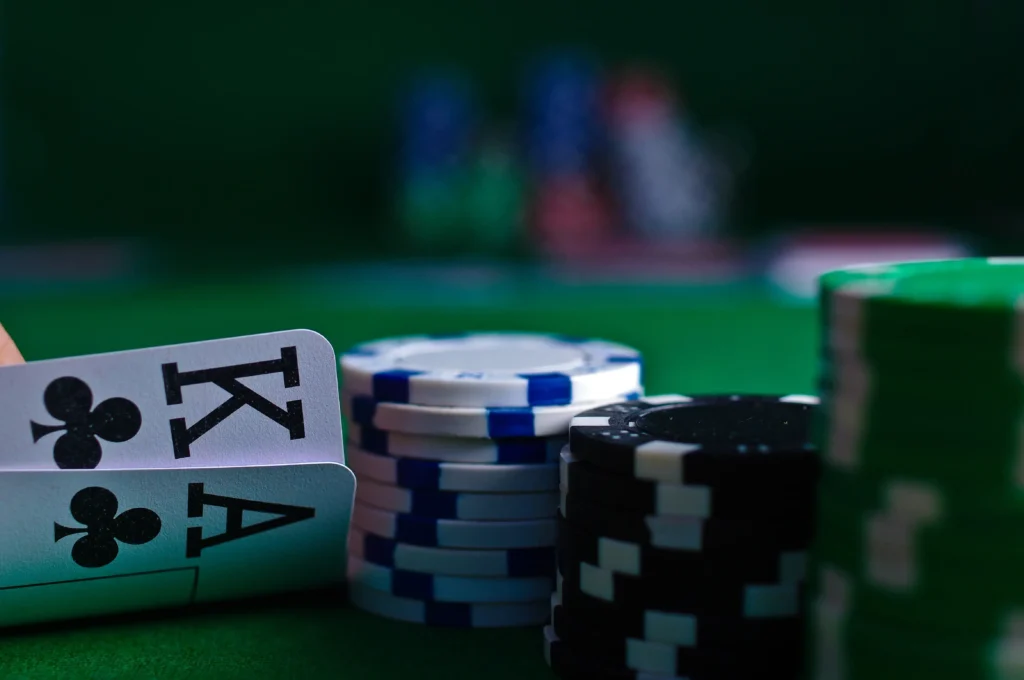 How to Play Live Poker Online